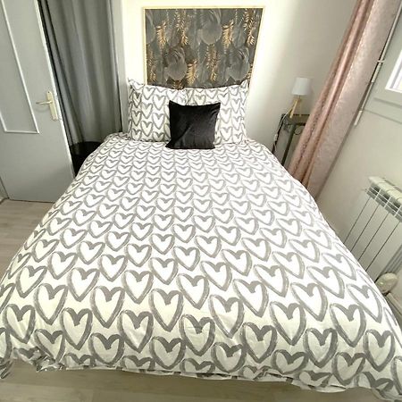 LʼArbresle Le Cafe Charmant, Appartement Dans Immeuble Avec Parking Barriere, Balcon מראה חיצוני תמונה