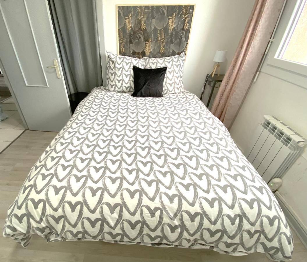 LʼArbresle Le Cafe Charmant, Appartement Dans Immeuble Avec Parking Barriere, Balcon מראה חיצוני תמונה