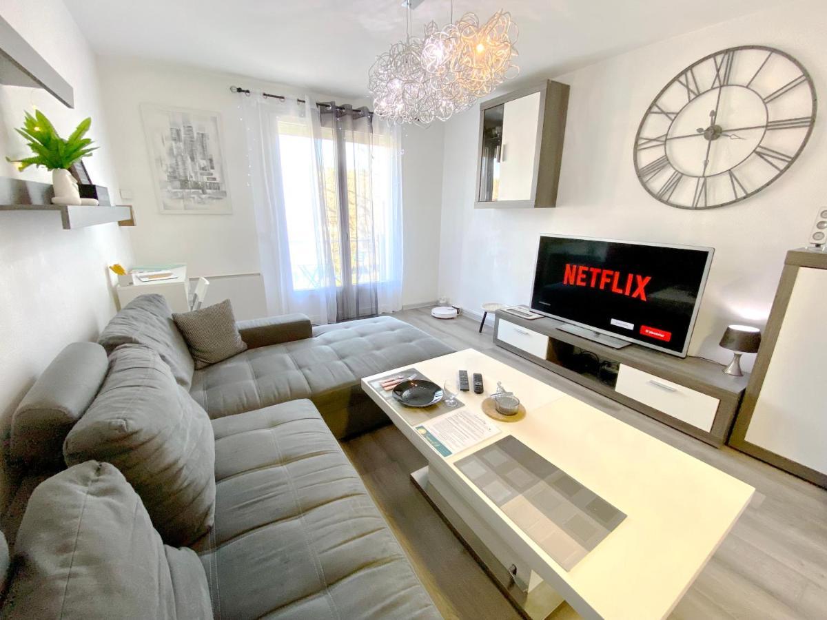 LʼArbresle Le Cafe Charmant, Appartement Dans Immeuble Avec Parking Barriere, Balcon מראה חיצוני תמונה